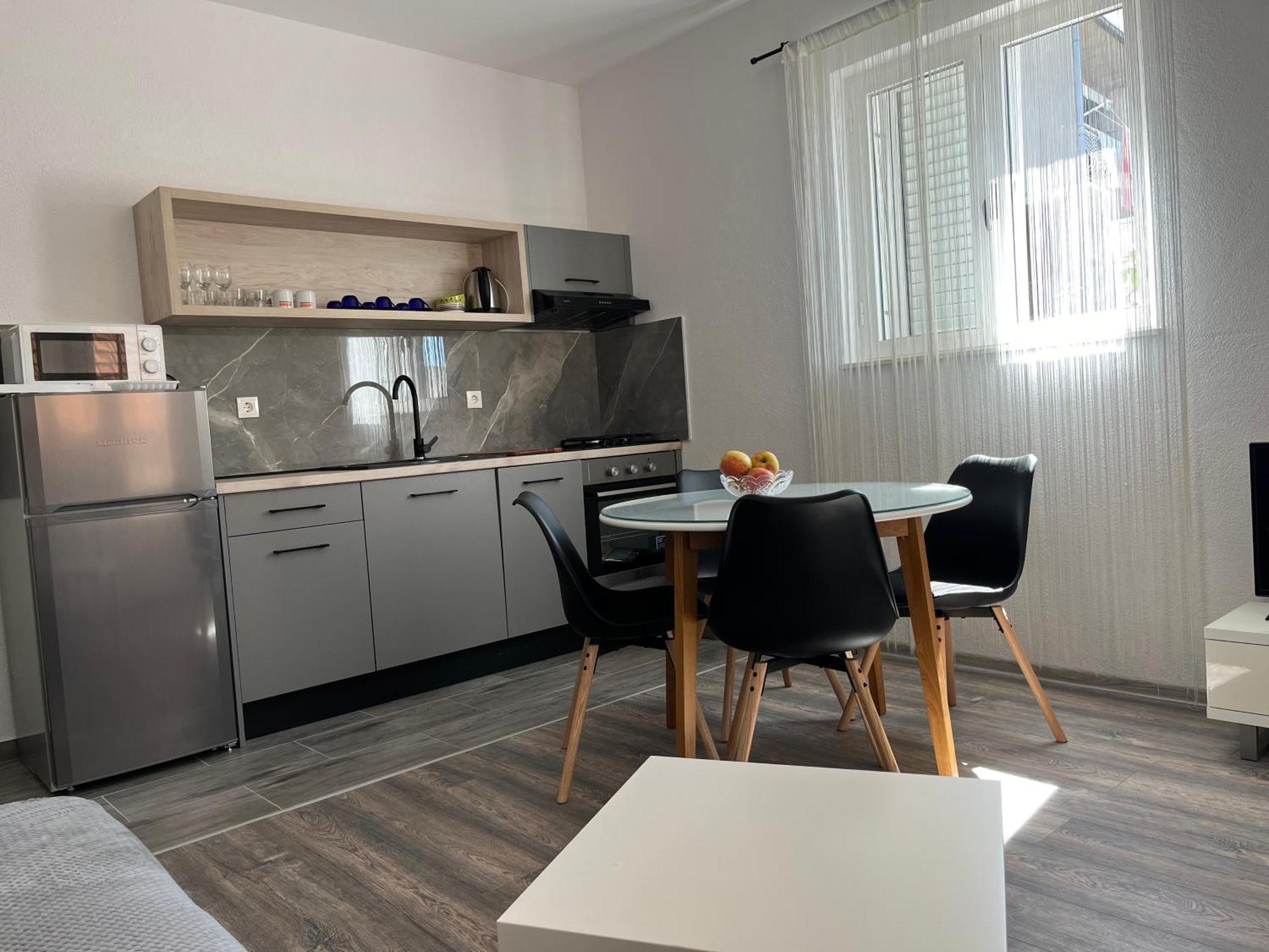Apartment Makarska M&I, Free Private Parking 外观 照片