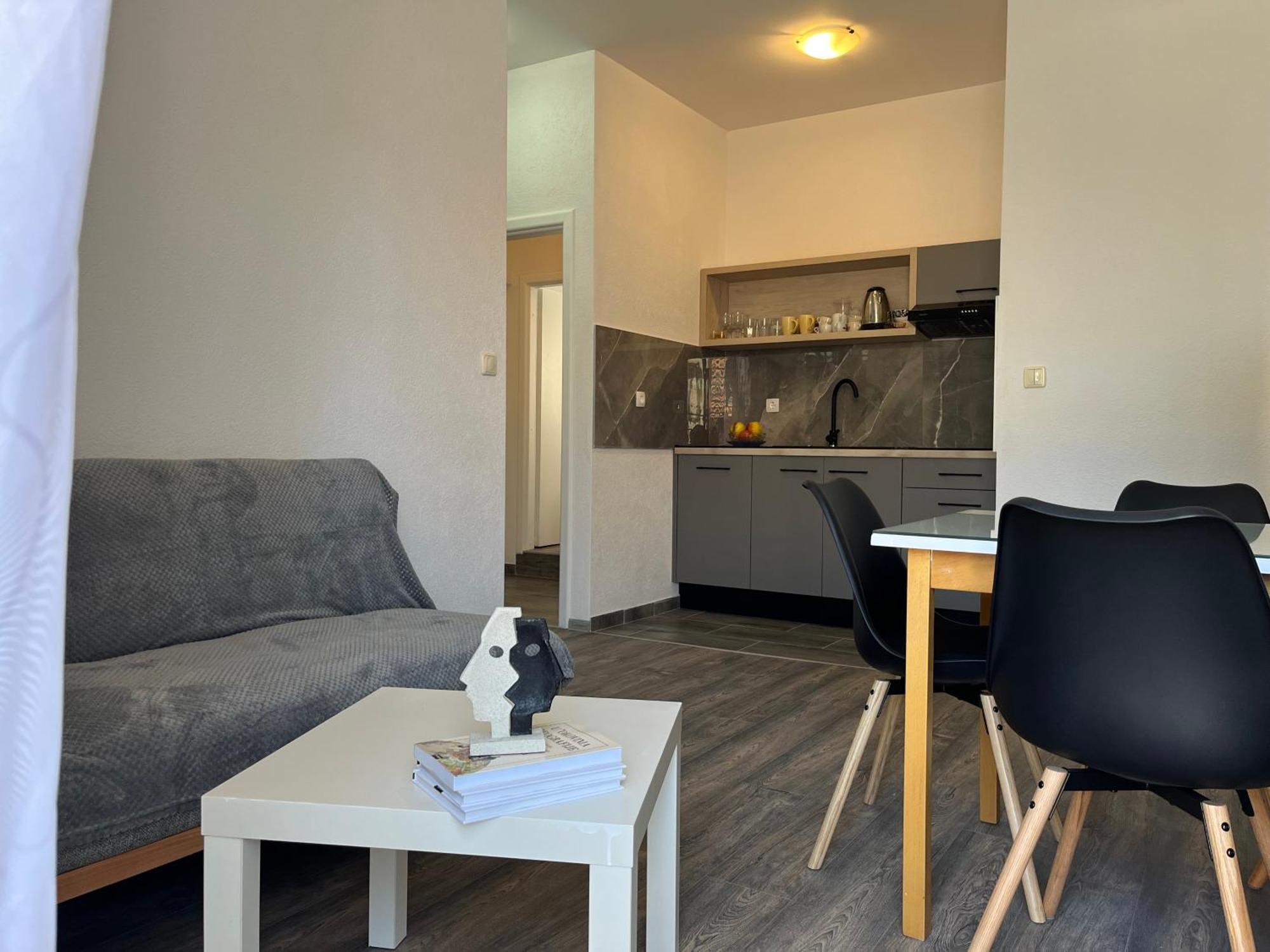 Apartment Makarska M&I, Free Private Parking 外观 照片