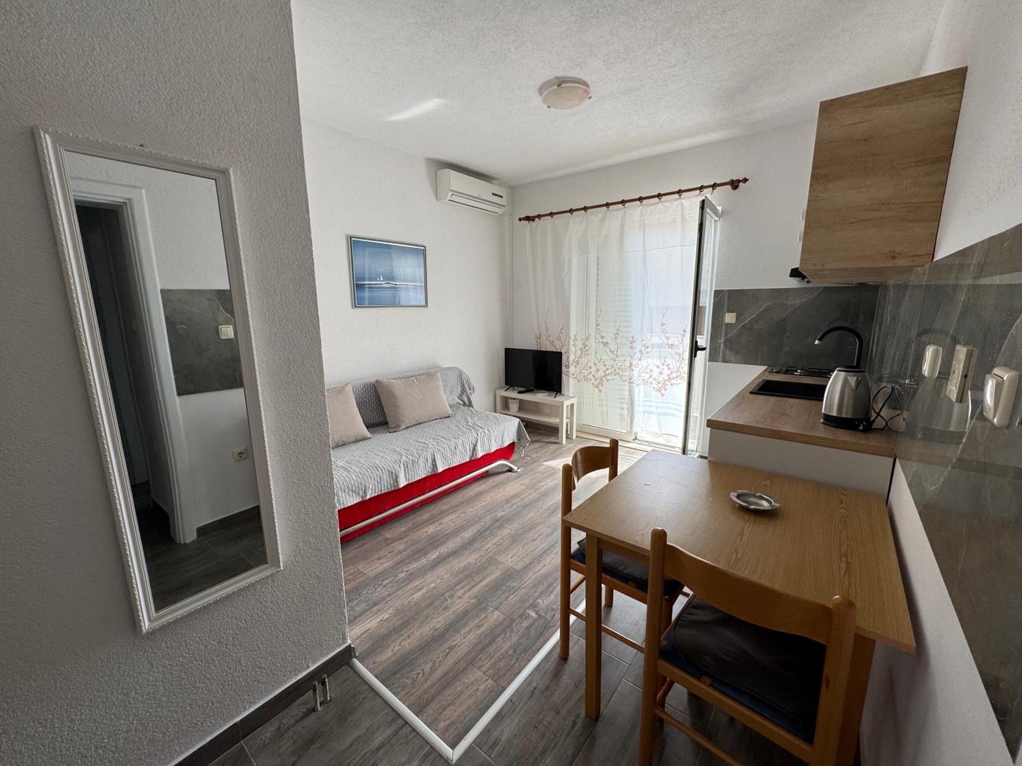 Apartment Makarska M&I, Free Private Parking 外观 照片