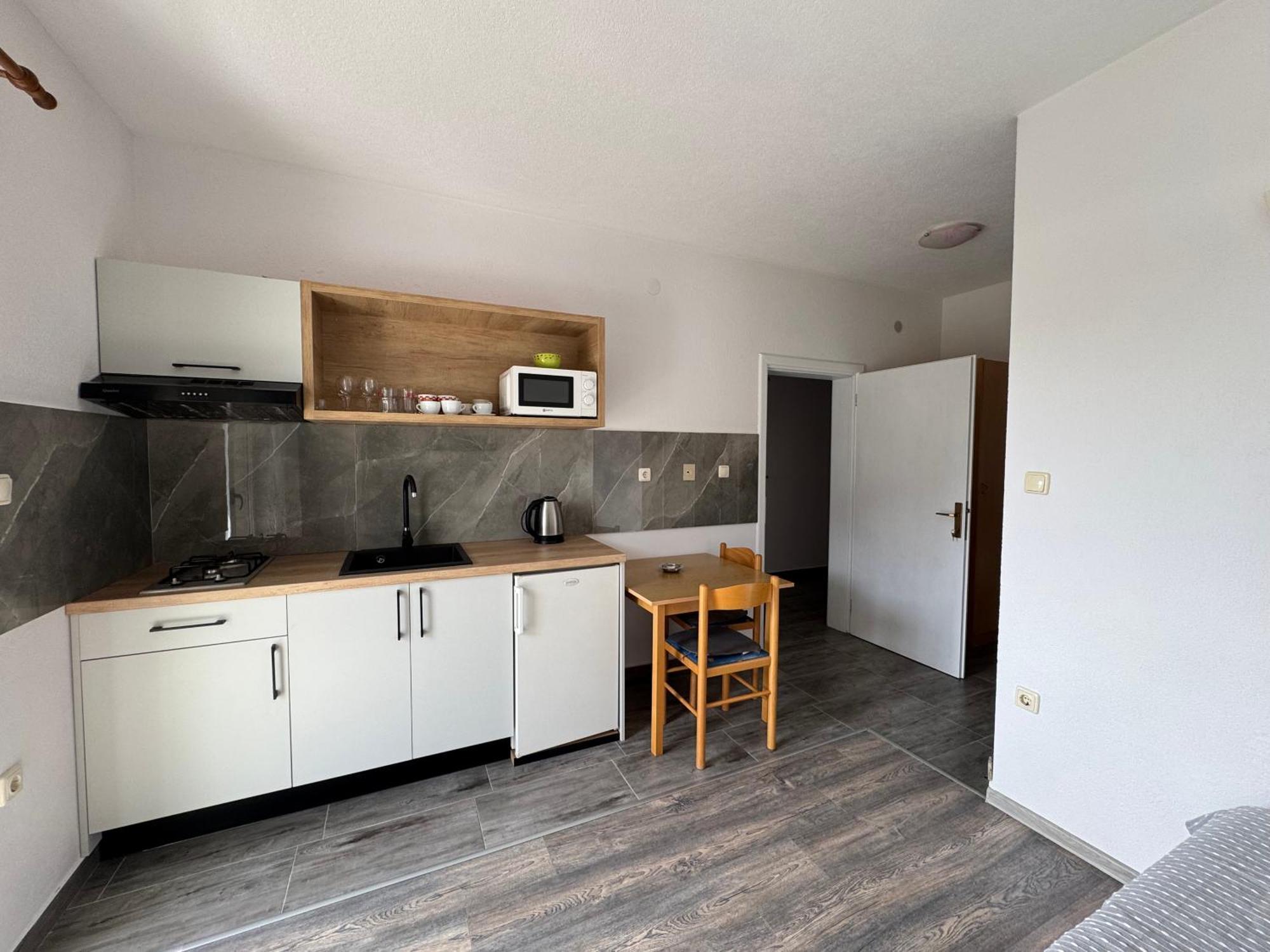 Apartment Makarska M&I, Free Private Parking 外观 照片